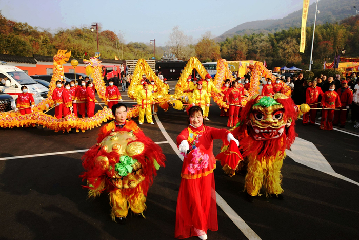 普天同庆 :茅山红龙狮队在2023江苏茅山罗天大醮上大展风采