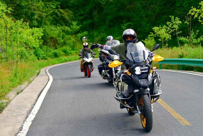 进入保康横冲景区的骑行勇士们6