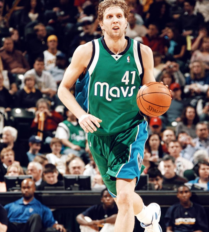 诺维斯基虽然生涯只有1个总冠军,但含金量极高,历史地位也高