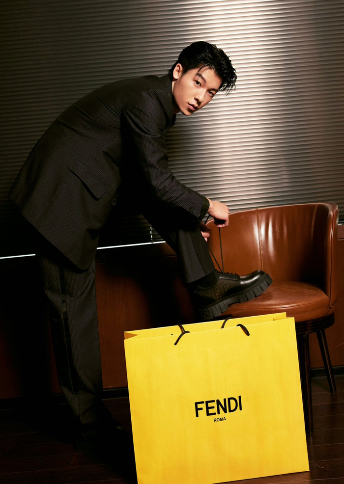 许光汉身穿fendi2023冬季系列出席品牌活动allblack西装