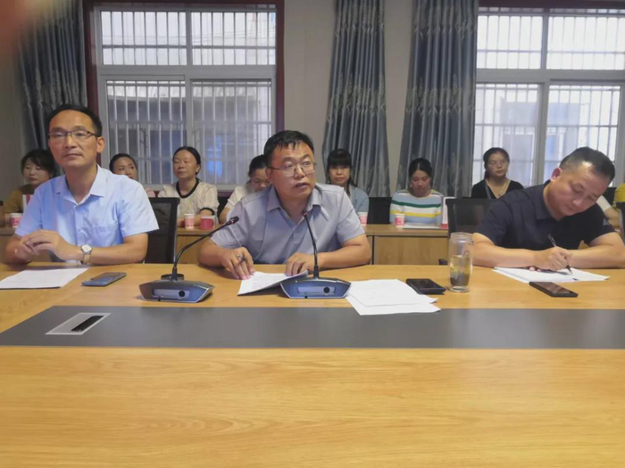 同叙成长路 共绘未来梦  潢川二中召开2024届优秀毕业生座谈会