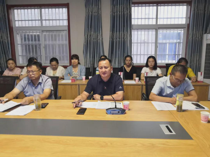 同叙成长路 共绘未来梦  潢川二中召开2024届优秀毕业生座谈会