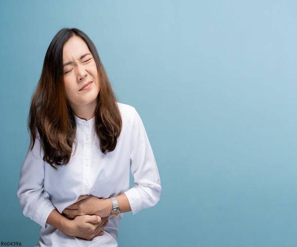 女性时常小腹痛?别不当回事,除了痛经,或还与3个因素有关!