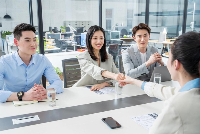 和大佬交往的"三大法则"与沟通技巧,打工人必备!很实用