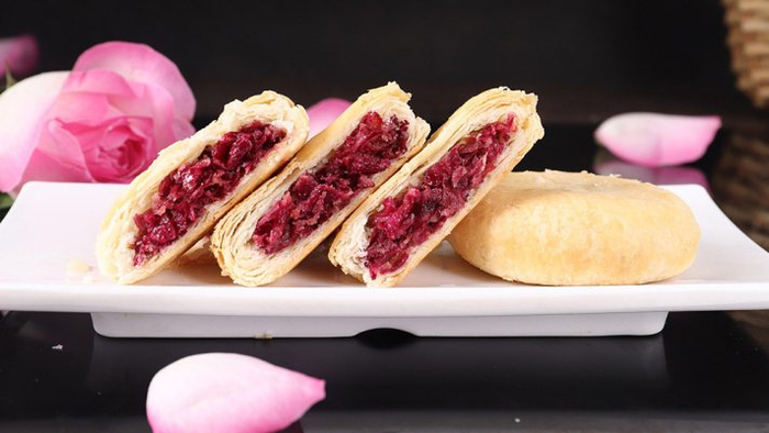云南玫瑰花饼:传承云南独特美食的糕点艺术