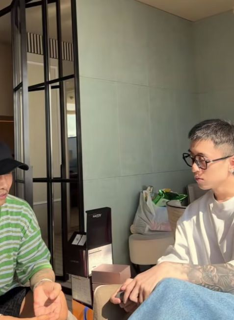 秦奋罕见回国,与人谈项目表情高冷,香港豪宅首次曝光|富二代|秦奋|好