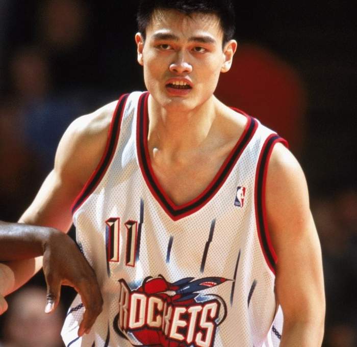 姚明或许在nba的荣耀并不多,但他为火箭队的贡献有目共睹__财经头条