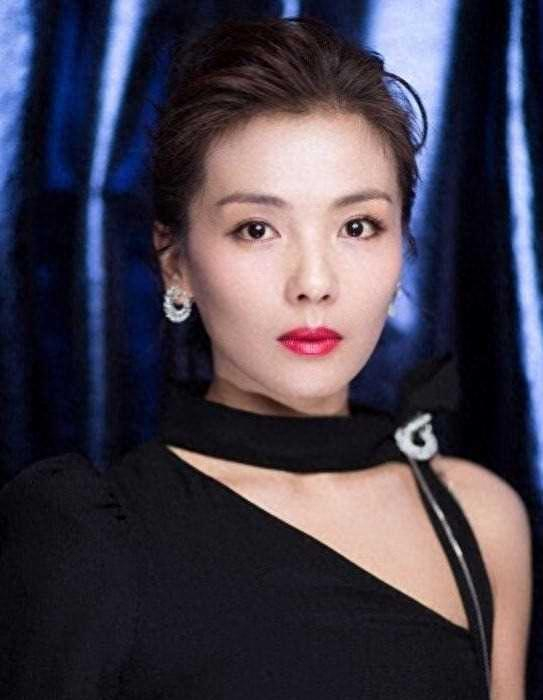 近年来,随着真人秀节目的流行,观众得以一窥名人真实的一面.