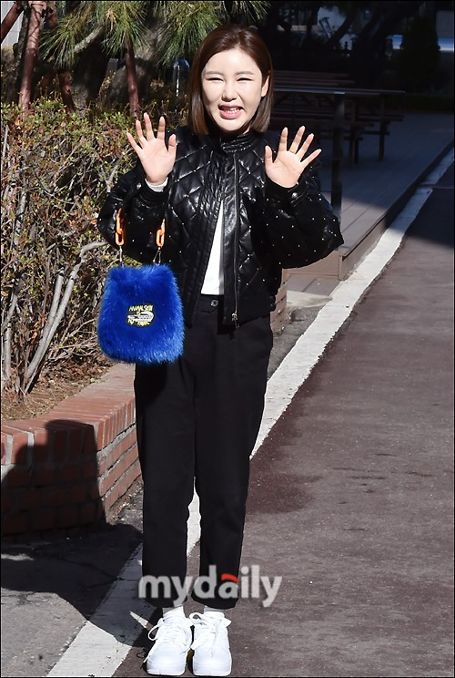 韩国女歌手宋佳人参加kbs2tv不朽的名曲节目拍摄