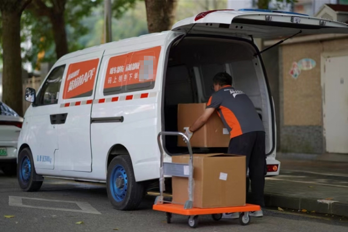 依维柯排货长度多少 依维柯封闭货车上高速要走慢车道吗