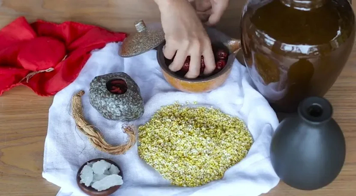 李子柒:用中国酒对话世界|李子柒|桃花酒|酒文化_新浪新闻