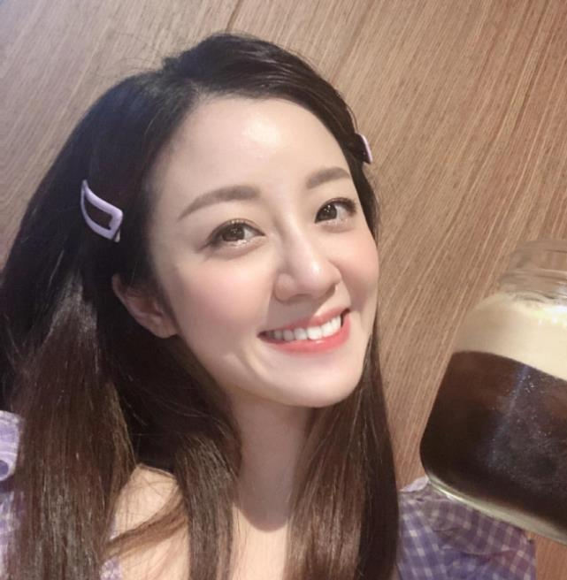 35岁女星杨佩洁公布结婚喜讯已于7月8日登记结婚