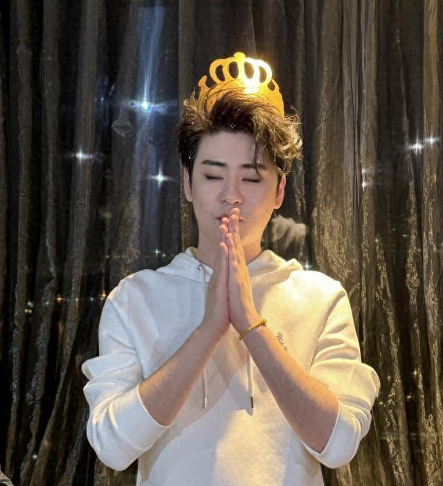 德云社张云雷发文,晒嫂子画的礼物,引起网友热议