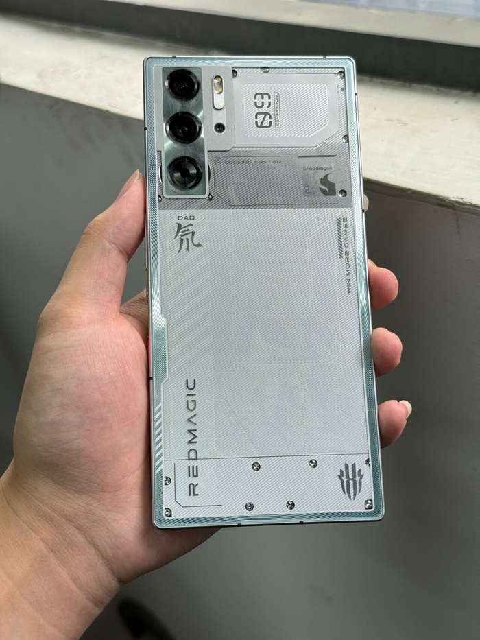 红魔9Pro+真机曝光,没有男人能拒绝它的颜值|移动手机设备|玻璃|全面屏|镜头|机械_新浪新闻