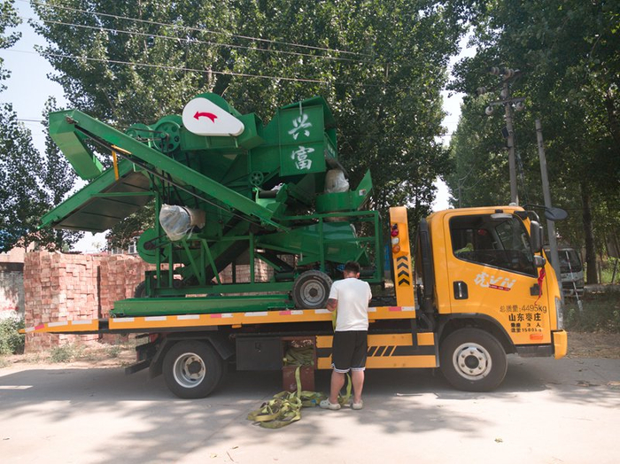 花生摘果机的工作原理及特点