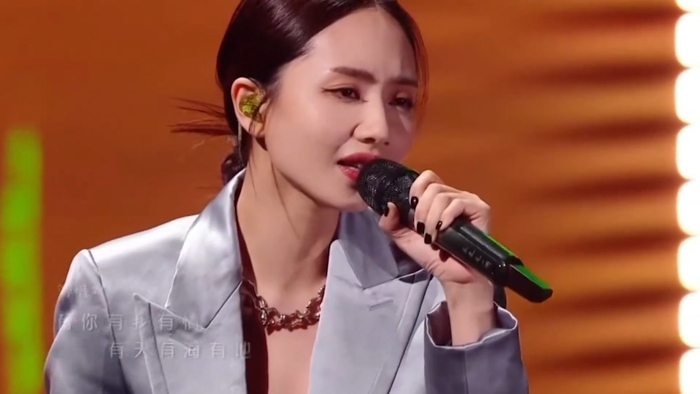 刘惜君彻底逆袭翻唱来生缘不输刘德华不愧为是粤语女神
