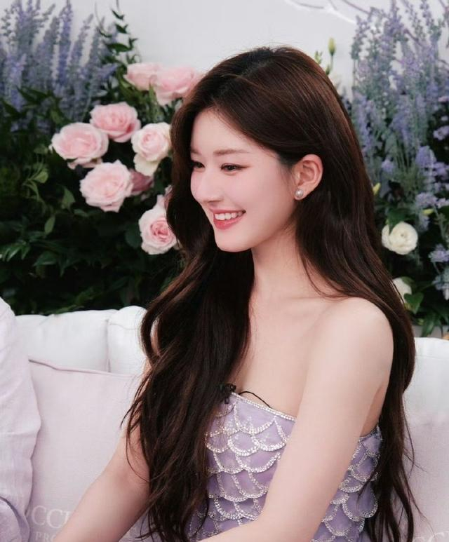 赵露思新造型惊艳亮相，引起网友热议