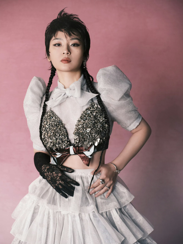 周笔畅演唱会造型viktorrolfspring2021春夏