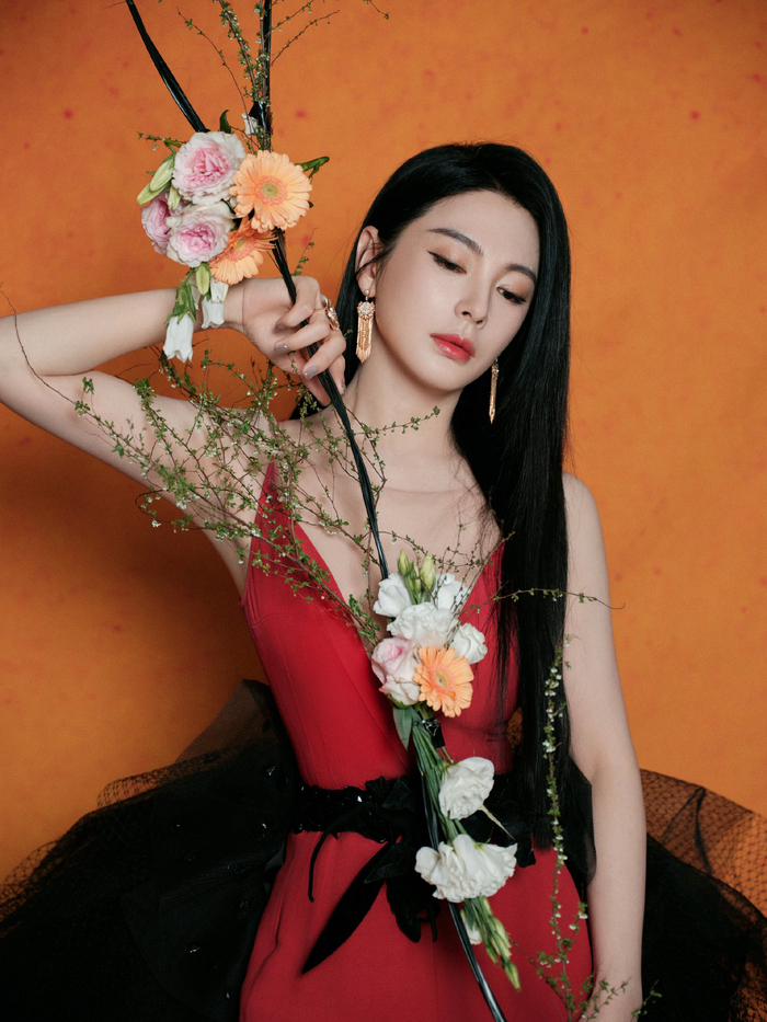 张雨绮的穿搭总是那么时尚,无论是颜色还是款式都能让人眼前一亮