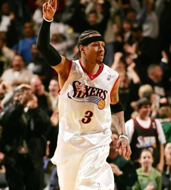 艾弗森离开76人队就后失去了争冠的机会,战术体系不围绕着他了