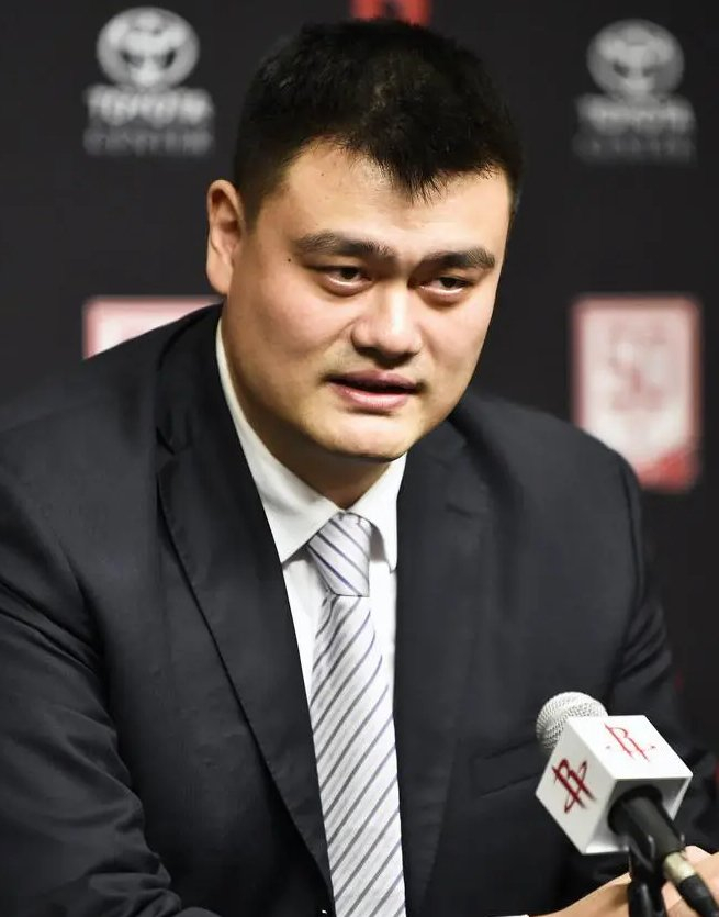姚明没有什么荣耀,进入名人堂确实是有很大的争议性