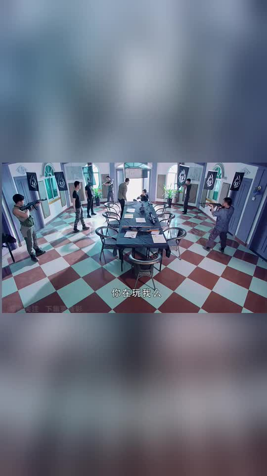 肖恩反了,带领众手下攻入猛犸总部,反恐特战队之猎影