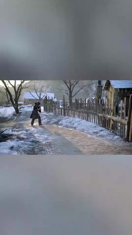 林海雪原土匪一撮毛鬼鬼祟祟来此撬开门竟是来认三舅的