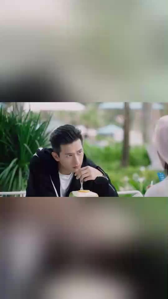 亲爱的,热爱的:佟年讲述自己专业领域,韩商言摸头表扬