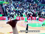 CBA新赛季首位6犯球员！半场开香槟全队加班，赢球难掩愧疚