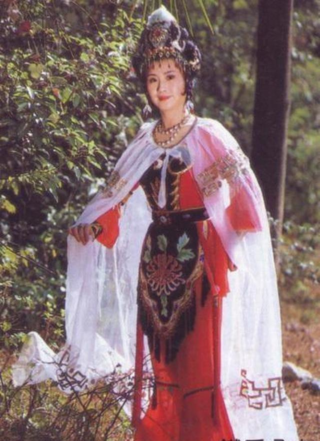 但是很不幸的是,铁扇公主的扮演者王凤霞,去世的时候年纪才三十几岁