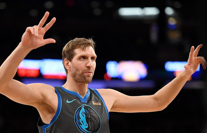 然而,这一切的改变都源于两个人——德克·诺维斯基和马克·库班.