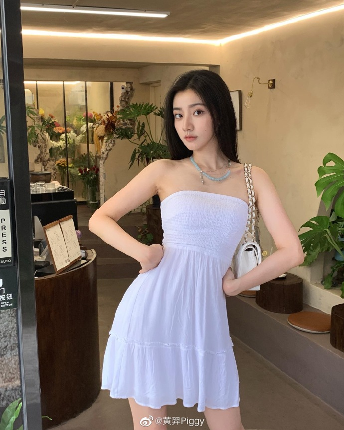 美女艺人黄羿迷人美照欣赏,真漂亮
