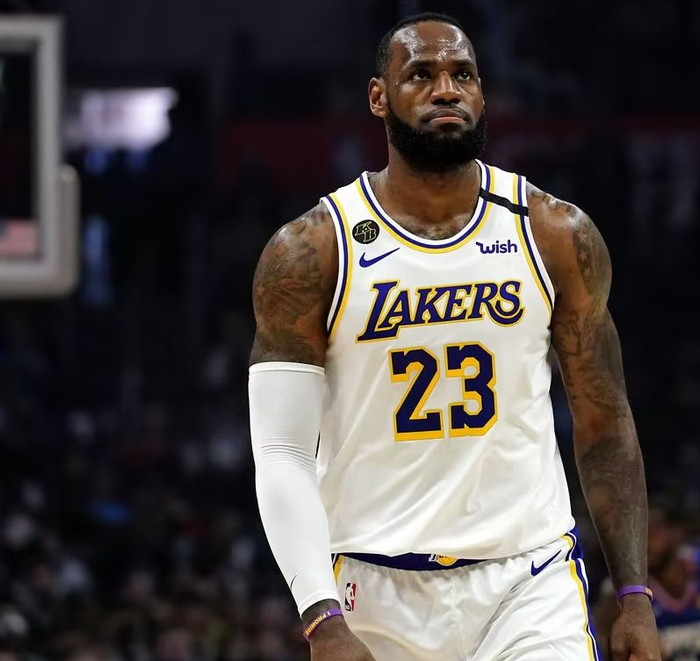 詹姆斯|热火队|湖人队_新浪新闻