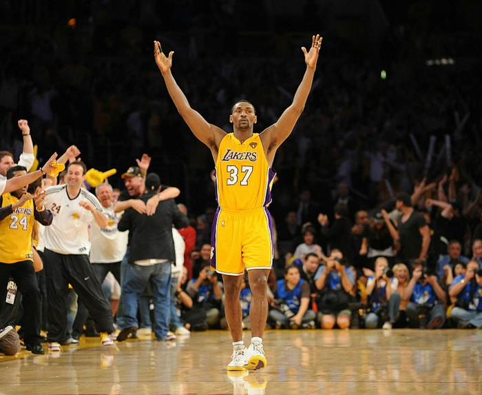 阿泰斯特是什么水平的球员奥本山事件毁了雷吉米勒啊