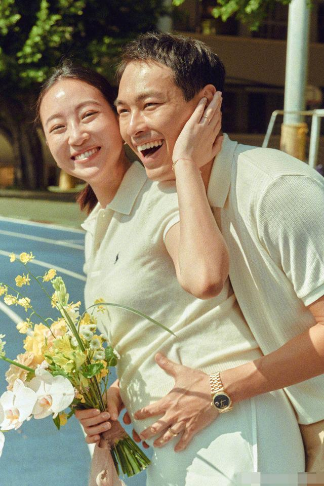 杨佑宁官宣结婚喜讯!小7岁老婆已怀孕7月有余,女方身份让人意外