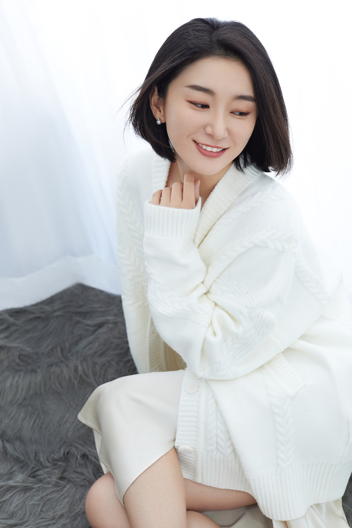 赵秦纯白写真曝光 优雅松弛氧气感满满|赵秦|影视作品|周琴_新浪新闻