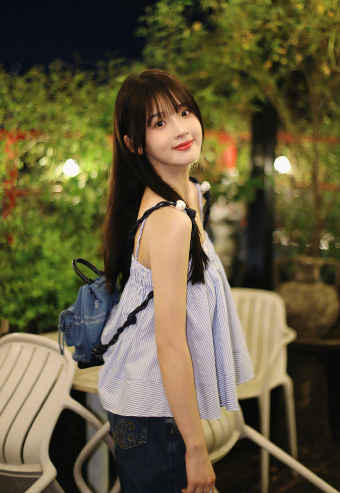 张淼怡夏日碎片!甜妹日常风穿搭,减龄又可爱__财经头条