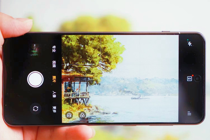 同天发布,到底该选哪一款?|小米|徕卡|一加_新浪新闻