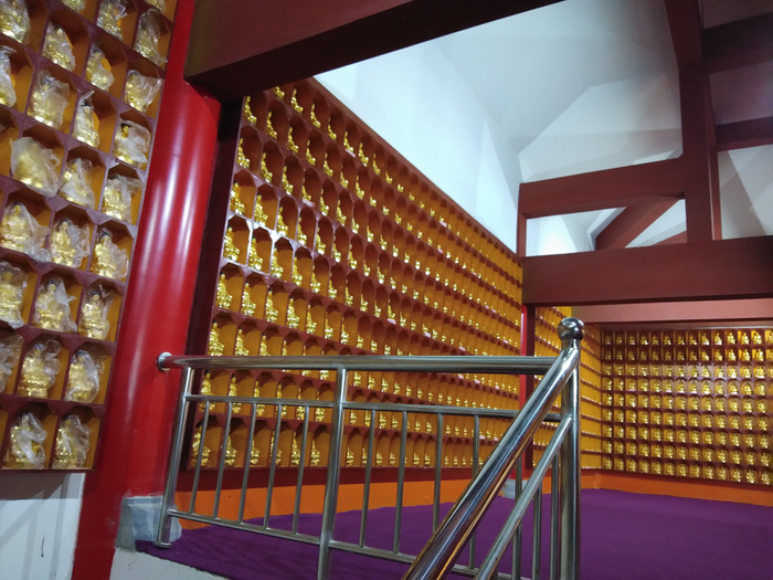 山西67法显寺卧佛贴真金