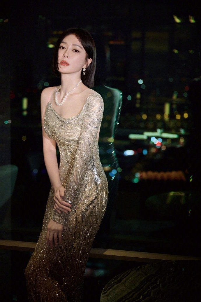 秦岚露背了高冷人设归位了美的我神魂颠倒