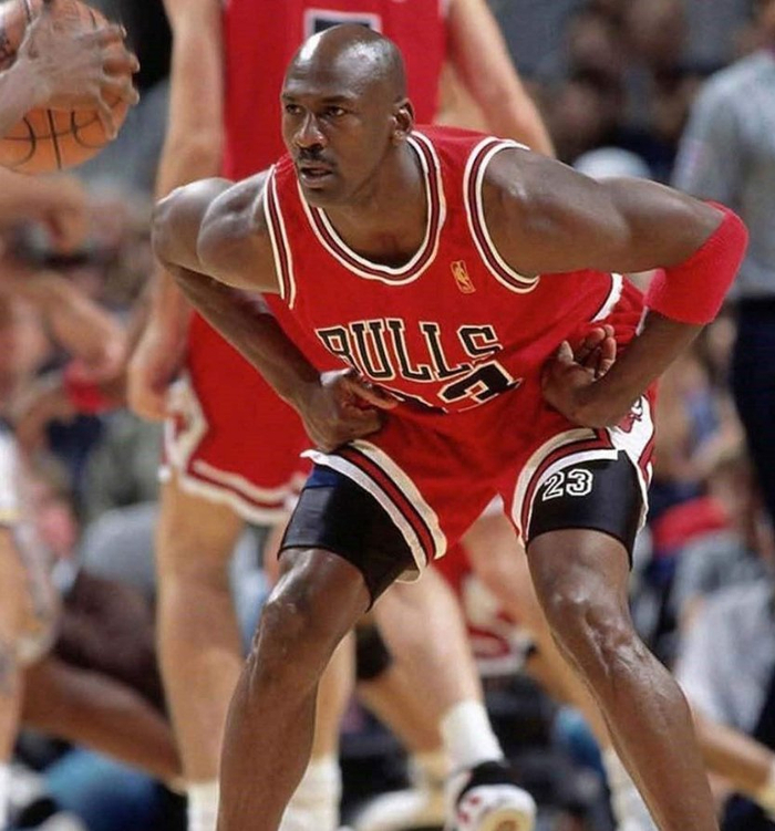 职业生涯初期乔丹连续三年季后赛一轮游一度被称之为数据刷子