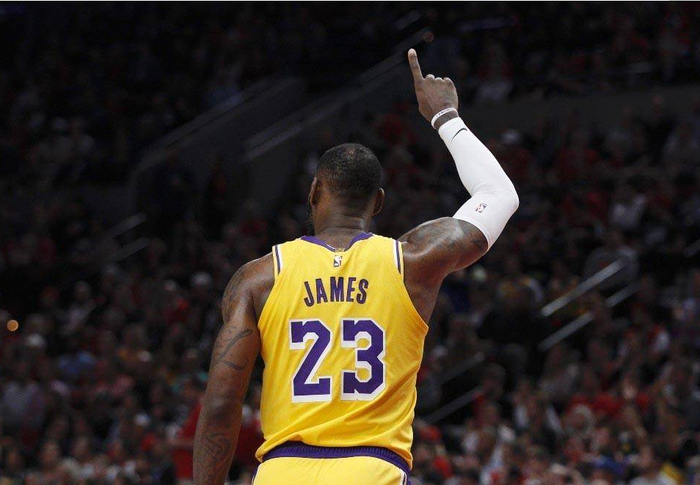 詹姆斯赛季新高40分带领湖人逆转取胜