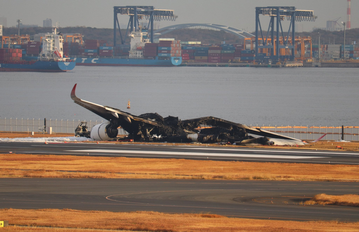 日本航空一架a350客机与海上保安厅飞机相撞
