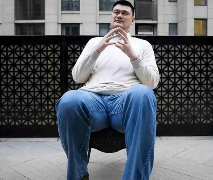 曝姚明身体健康堪忧,胖到400斤,内分泌失调,父母盼其生二胎
