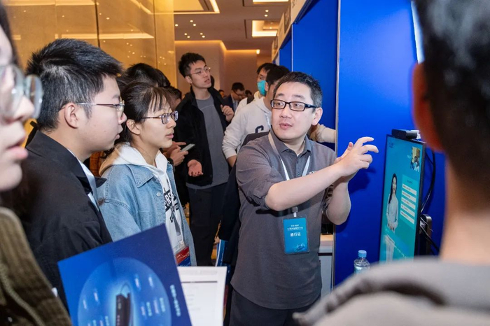 "机器人"有了"大脑",中国具身智能大会畅想"智慧未来"|机器人|人工