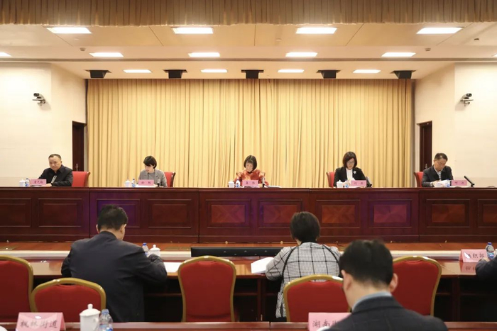 徐汇区老干部工作会议暨离退休干部党建工作推进会_徐汇区离退休干部示范党支部创建工作_徐汇区老干部局雷振辉