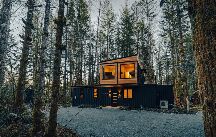 森林深处的豪华集装箱旅居体验