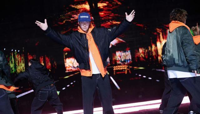 王一博喜获帽子哥,戴出品味与潮流,引起网友热议|腹肌|王一博|街舞