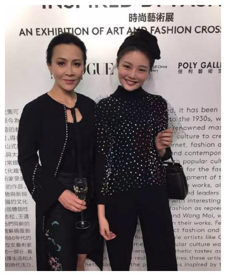 从网红鼻祖到嫁入豪门,晚晚的上位史堪比邓文迪|_新浪财经_新浪新闻