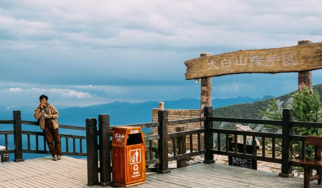 一边到达天圆地方,而继续向前走,就会深入太白山的精华区域-原始森林
